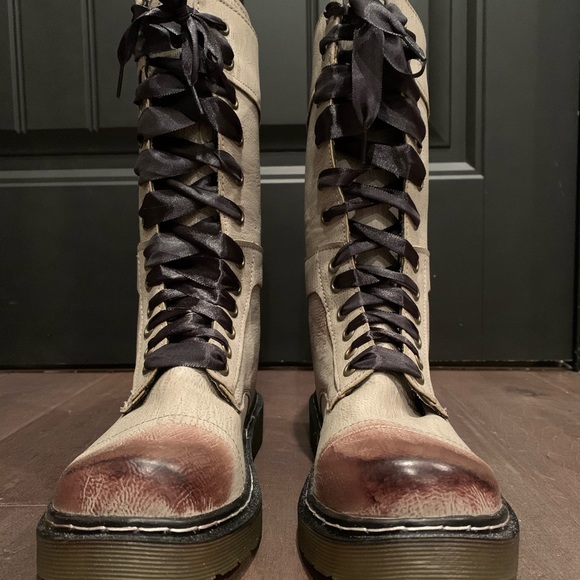 Women’s Lace-up Combat Boots - Picture 9 of 12